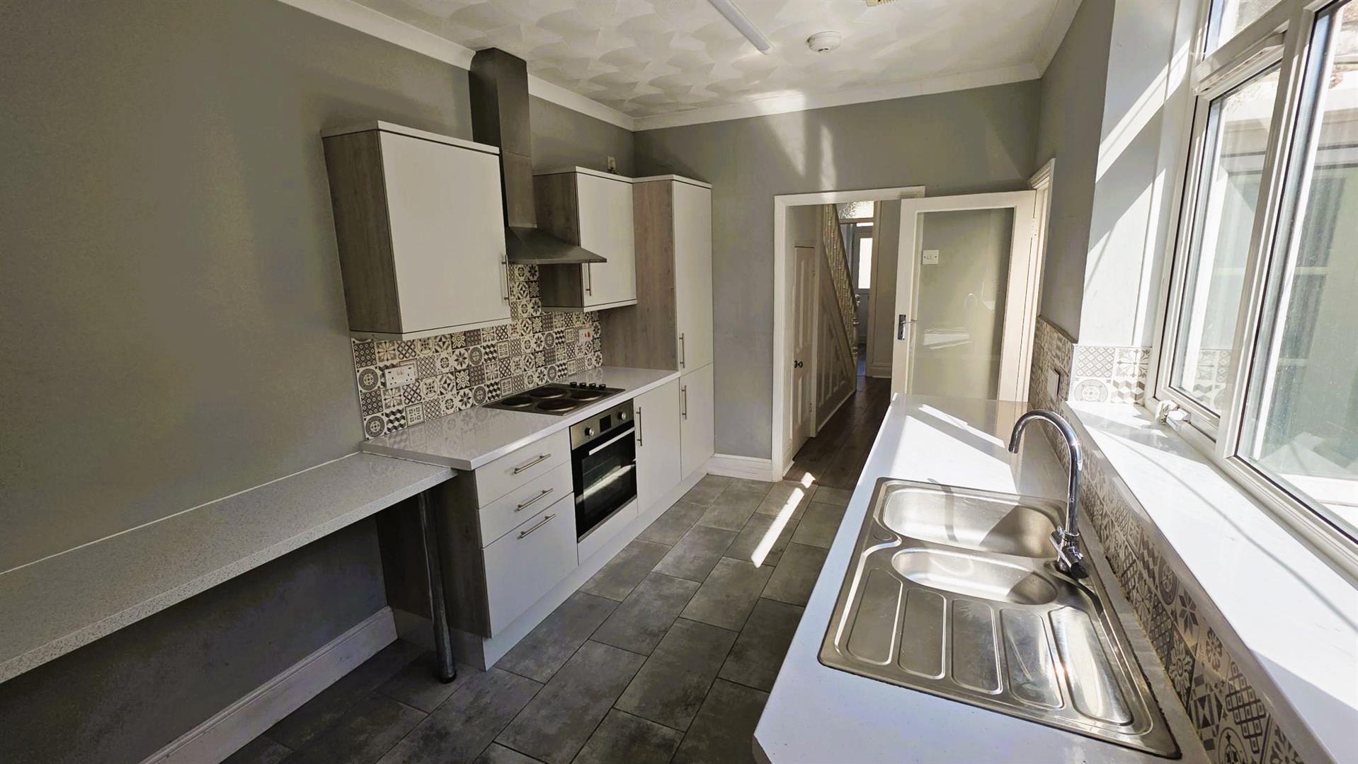 Swansea Road, Llanelli, SA15 3BJ